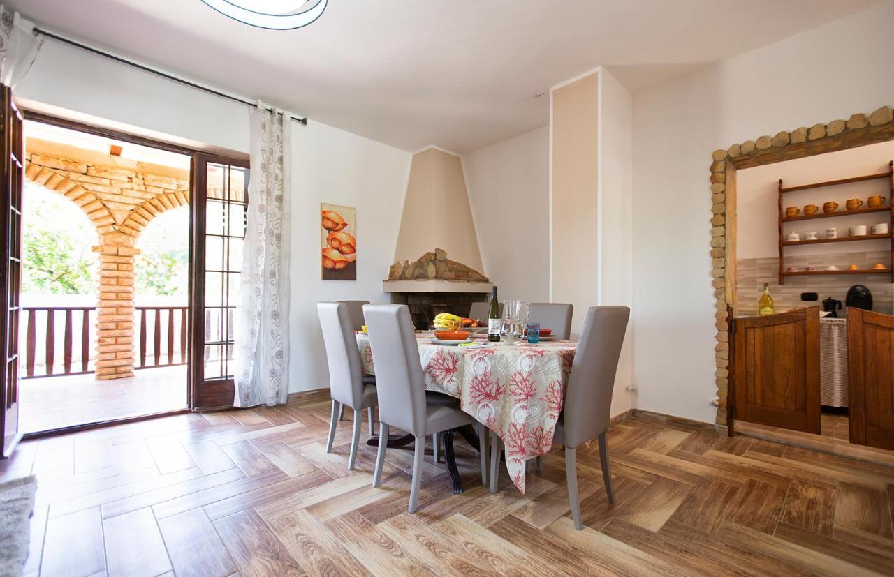 Villa Eugenie Алгеро Екстериор снимка